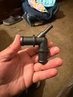 Radiator coolant t-connector