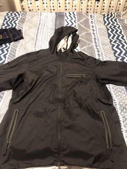 2 windbreakers for men nike sb and lululemon size Xl