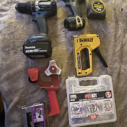 Tools comes with the Makita charger it’s not in pic but I do have it