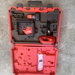 Milwaukee M12 Laser Level 360 Laser With Battery And Charger Model 3632-20
 