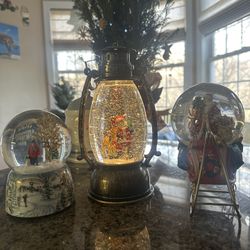 Snow Globes (Free Stocking)