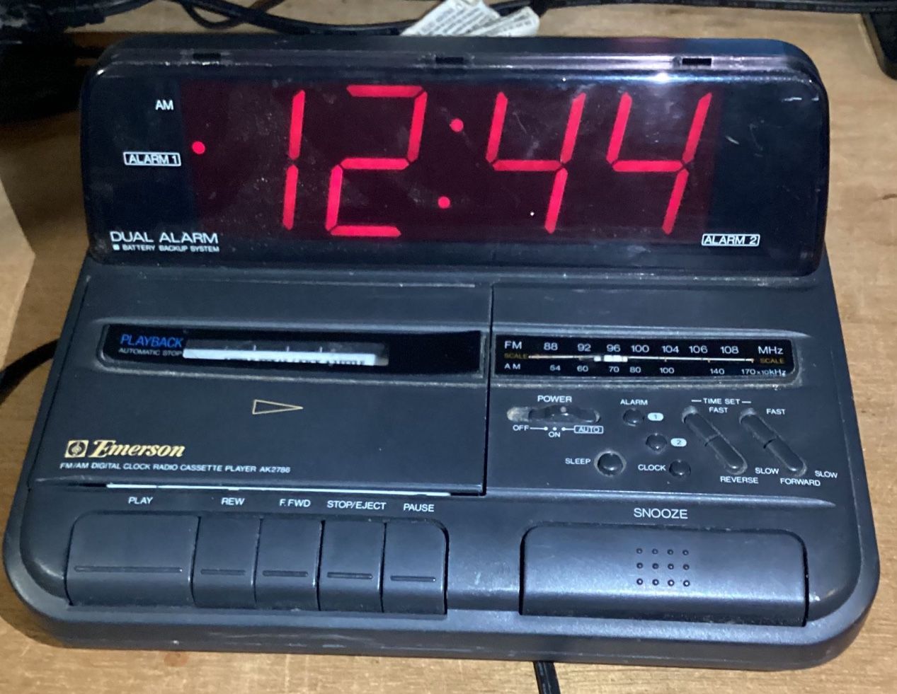 Emerson AK2786 FM/AM Digital Clock Radio Audio Cassette Tape Player Alarm WORKS