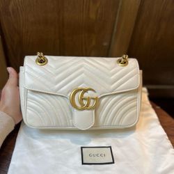 Ladies 𝐆𝐮𝐜𝐜𝐢 Marmont medium shoulder bag 
