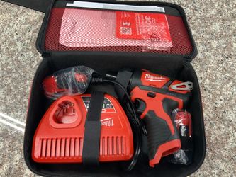 Milwaukee 12v screwdriver kit with 2 batteries, charger and carry bag