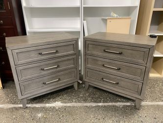 RIVERSIDE Vogue Stone Grey 3-Drawer Nightstands (Set of 2)