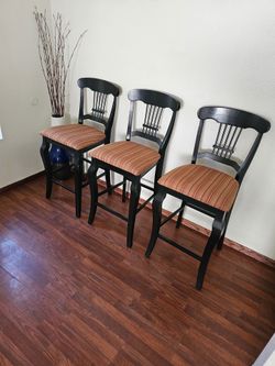 Bar stools high chairs