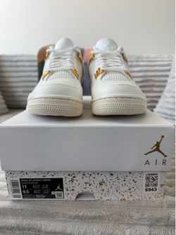 Wmns Air Jordan 4 “Metallic gold”