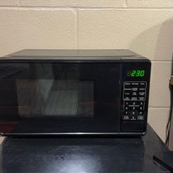 Selling Microwave 