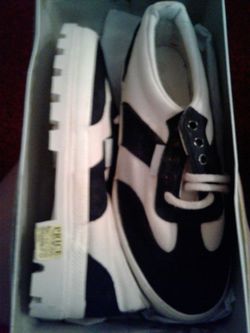 Size 8 1/2 Black and white
