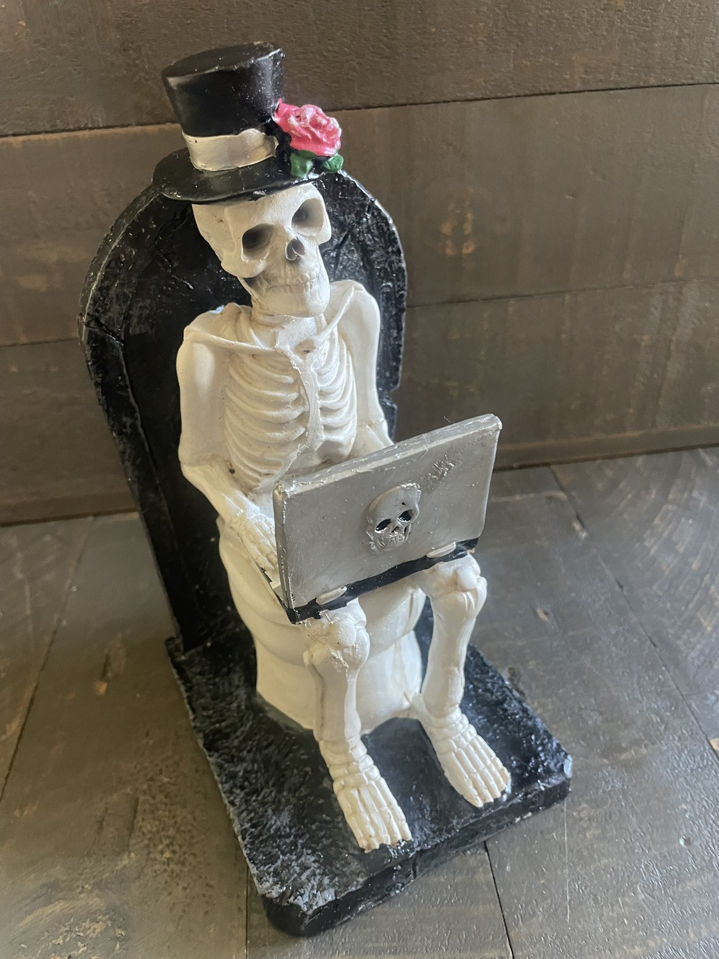 NEW - Halloween Resin Skeleton On Toilet With Computer