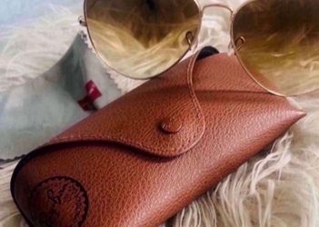 Woman Ray-Ban Aviators