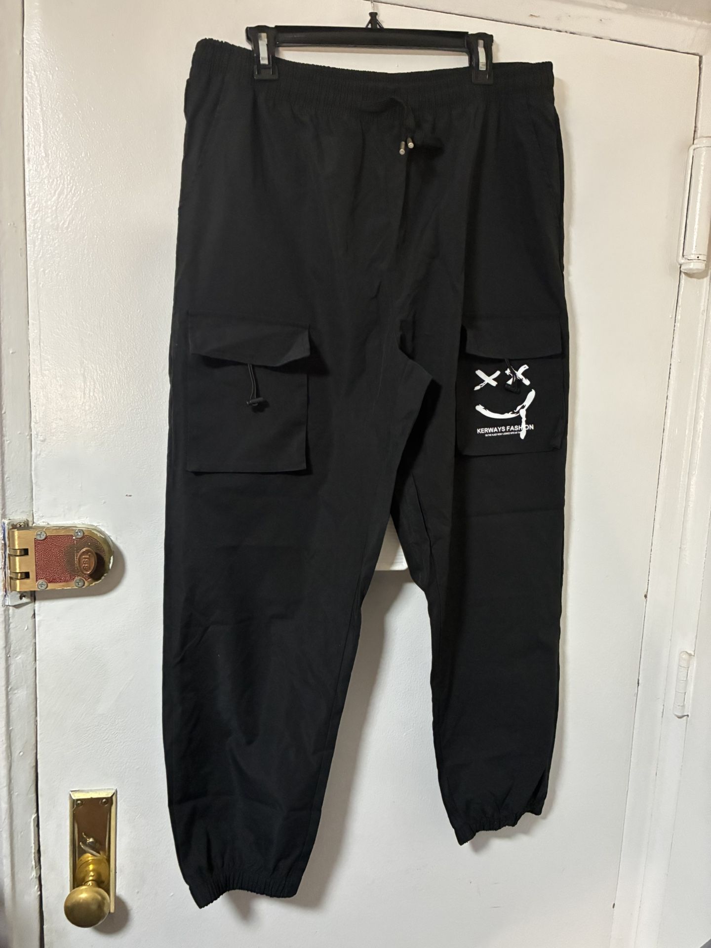 Floerns Men's Graphic Print Drawstring Waist Streetwear Jogger Cargo Pants