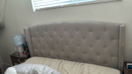 Bed queen size