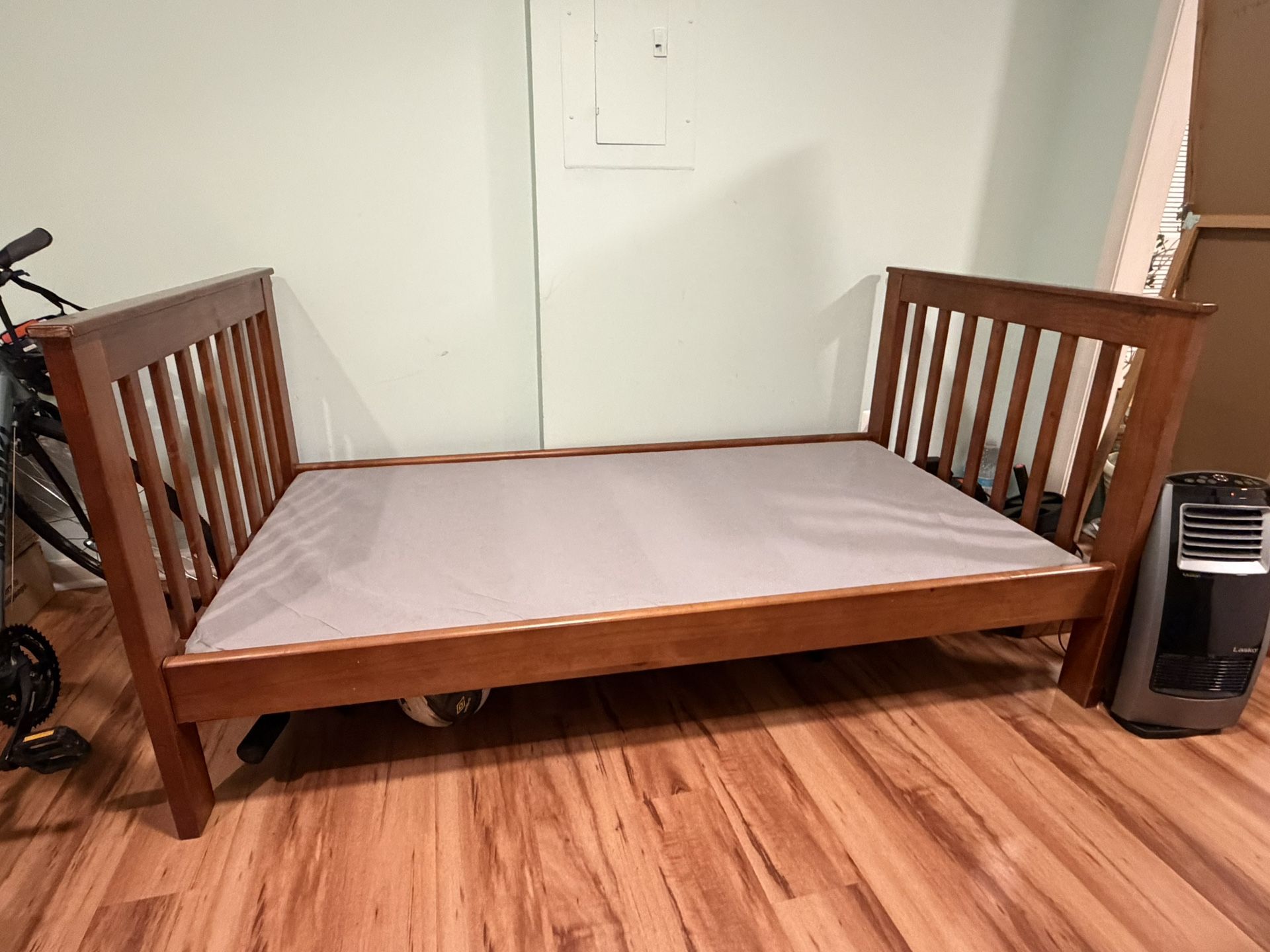Solid Wood Twin Bed