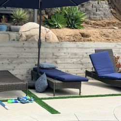 3 lounge chairs 