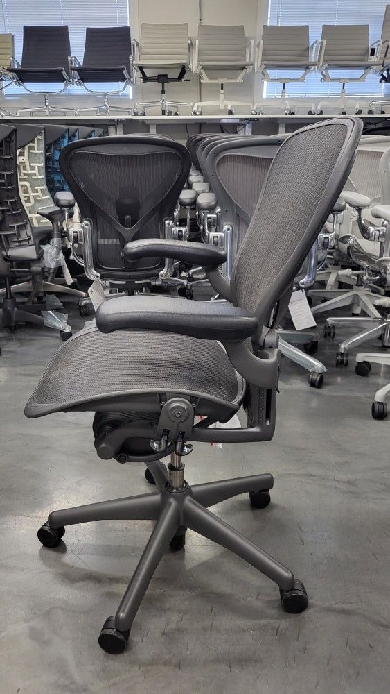Office Chair Warehouse Sale: Save 30-90% on New & Used!