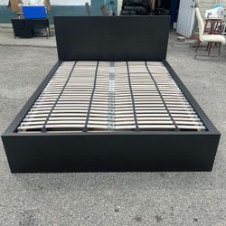 Queen size Ikea bed with 4 storage drawers
