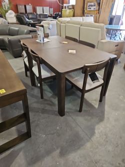 Brand new Flexsteel Utility Dining Table- 6 seats