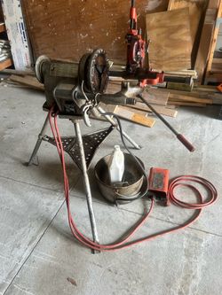 Rigid 300 pipe threading machine. 1”-2” dies, oiler, rigid tripod