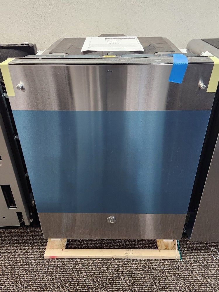 Top Control Built-In Tall Tub Dishwasher in
Fingerprint Resistant Stainless with Dry.
Boost, 3rd Rack, and 47dBA
