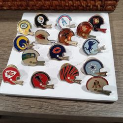 Vintage NFL Helmet Pins Lot (70s–90s Teams) Football Collectibles