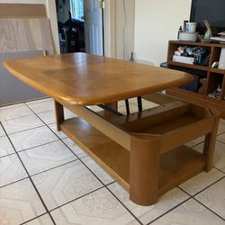 Coffee table - Top Lifts Up