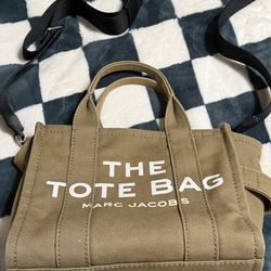 THE TOTE BAG