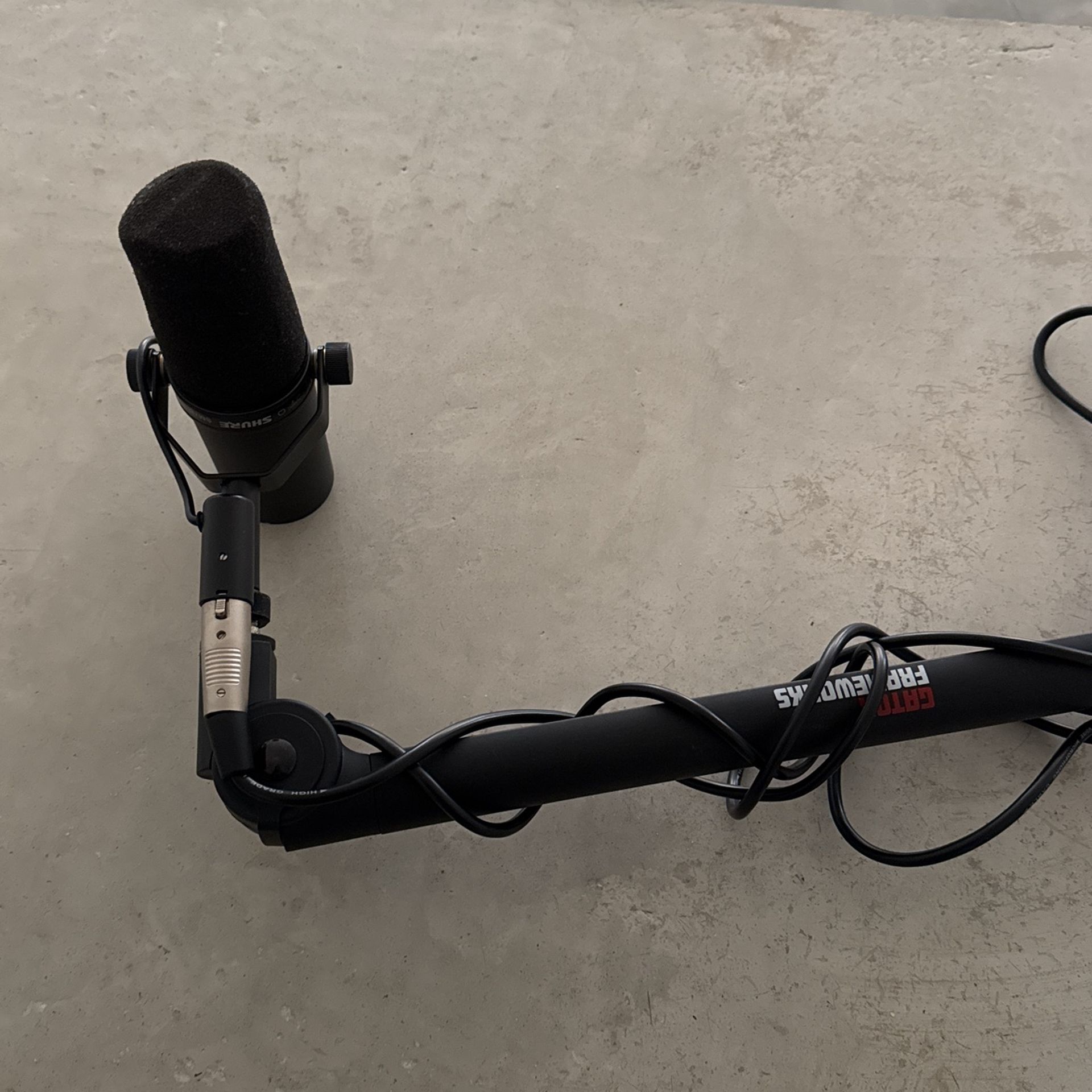 Shure 2m76 & Gator Frameworks