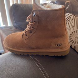 UGG ‘s Size 10