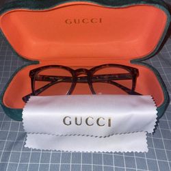 GUCCI GLASSES CASE WITH GLASSS WIPE