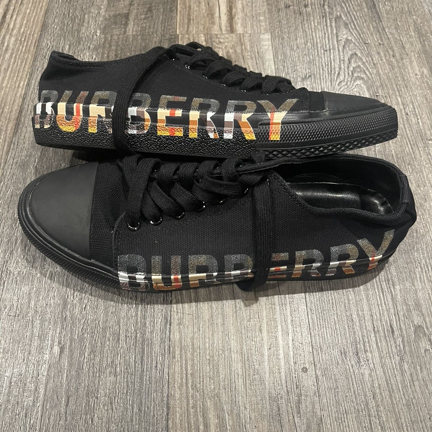 Burberry Shoes Size 9 Men s for Sale in Lynwood CA OfferUp