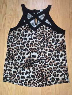 cheetah print strappy blouse. blusa de tiras de estampado guepardo
