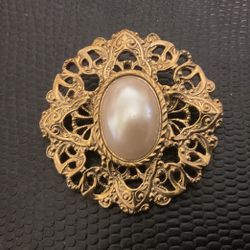Goldtone Brooch With Large Pearl 
