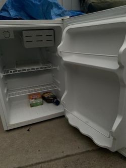 Mini Fridge Magic Chef
