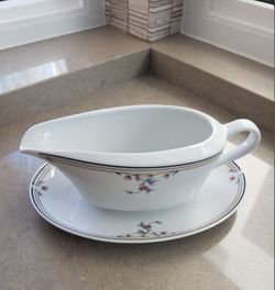 Princess House gravy boat and plate