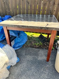 Free solid table