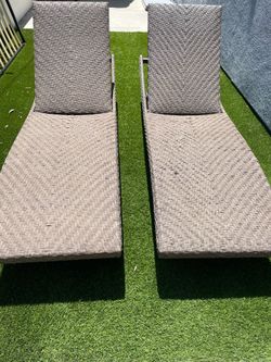 Outdoor patio lounge chairs