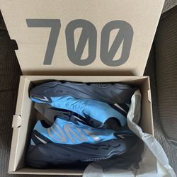 Yeezy Boost 700 Bright Cyan DEADSTOCK