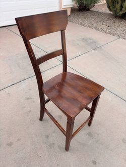 Beautiful bar high chair mahogany wood table. 40” high