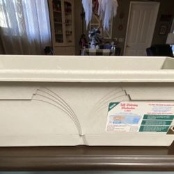 SELF WATERING PLANTER BOX