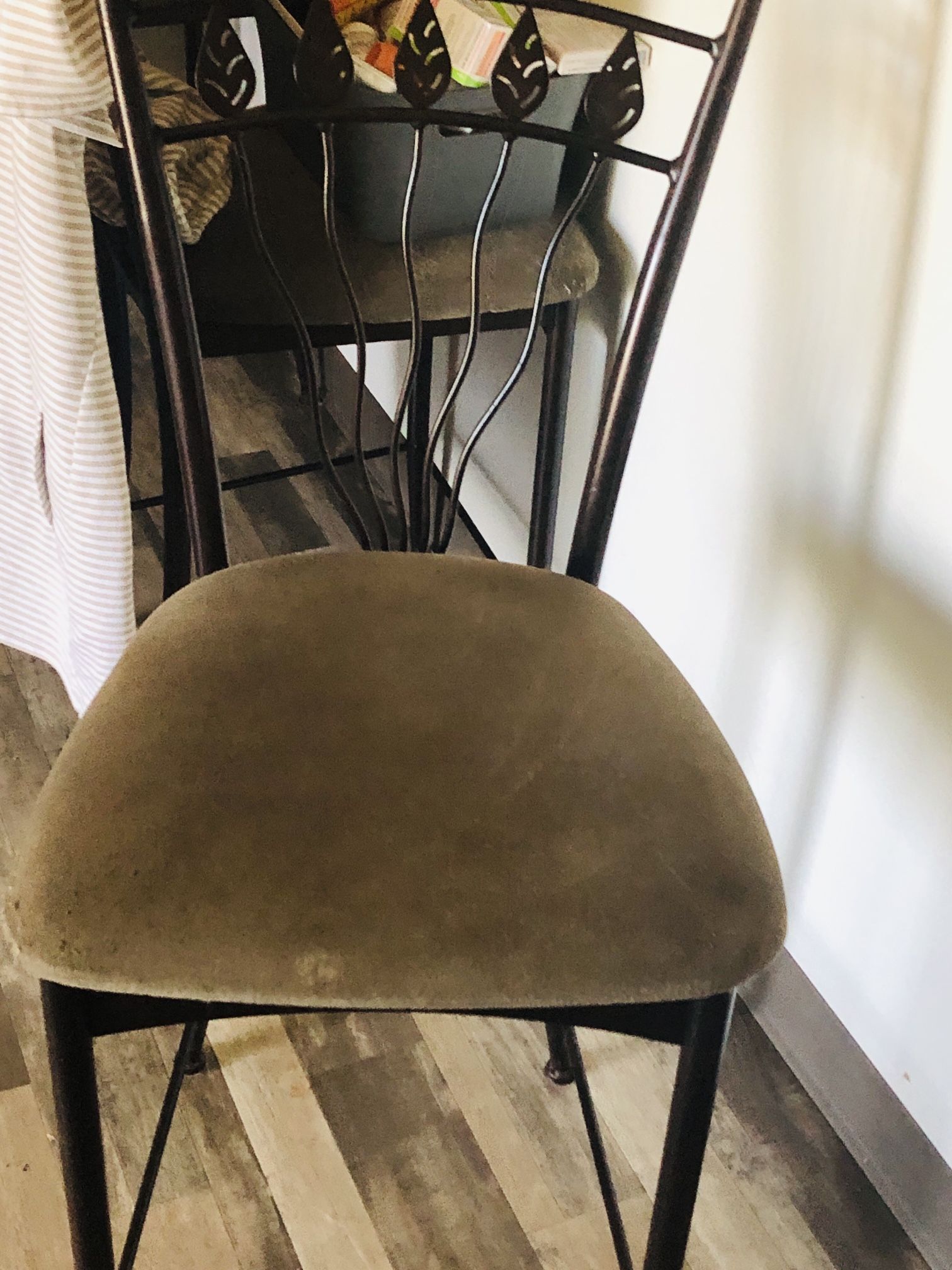 Bar Stools Or Breakfast Stools