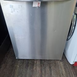 Dishwashers Open box never use my house crashes or dens