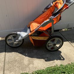 Jogging stroller with hand brake