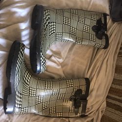 Very Nice Rain Boots See All Pictures Only $15 Firm