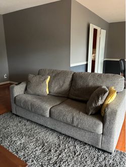 Sofá de Ashley, $100.  Bed frame $ 80., dining table $100