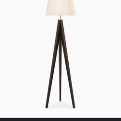 EMME Floor Lamp by Armani Casa 	•	Brand: Giorgio Armani / Armani Casa 	•	Model: EMME Floor Lamp 	•	Design: Tripod