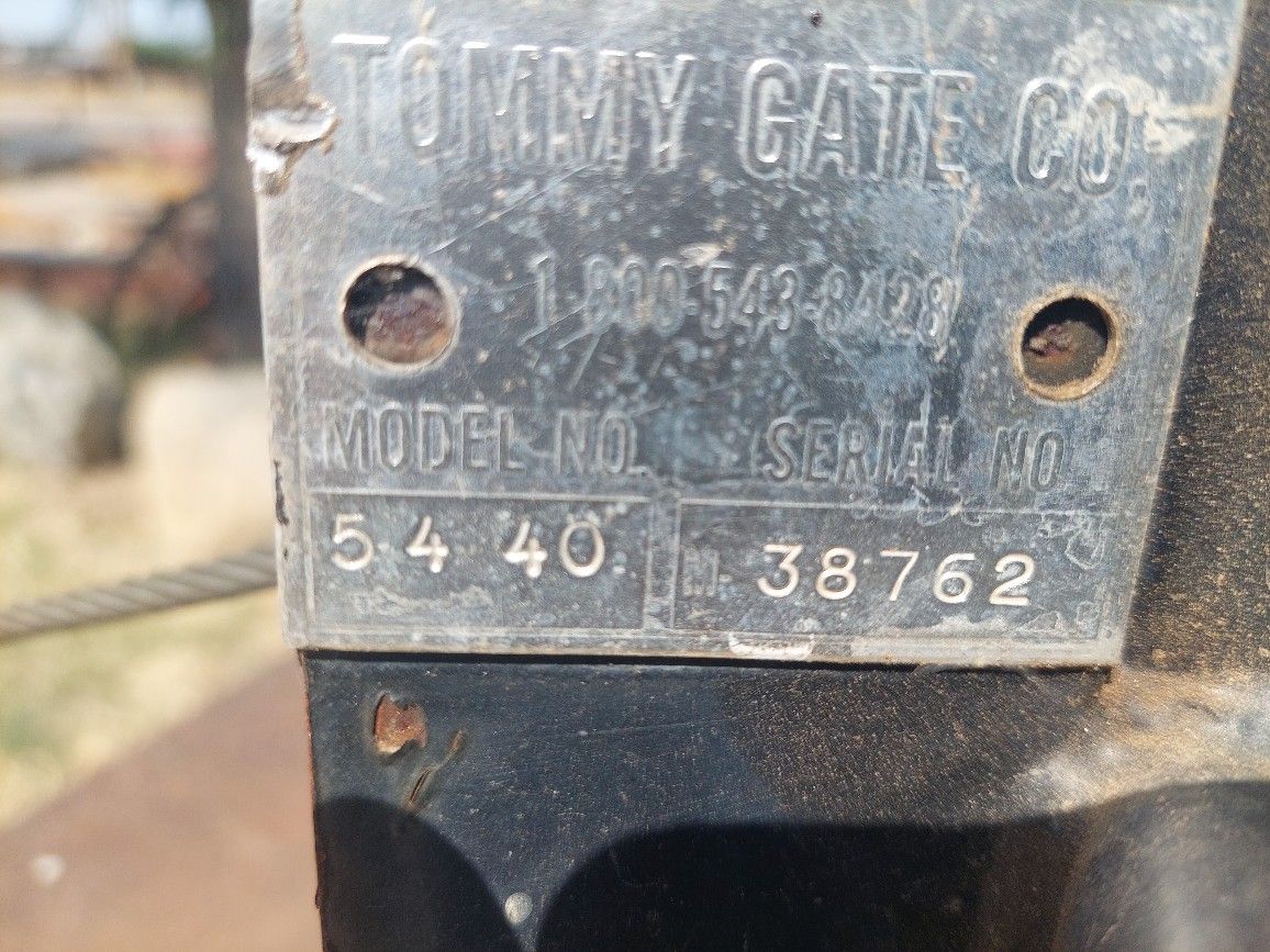 Tommy Lift Gate 500$