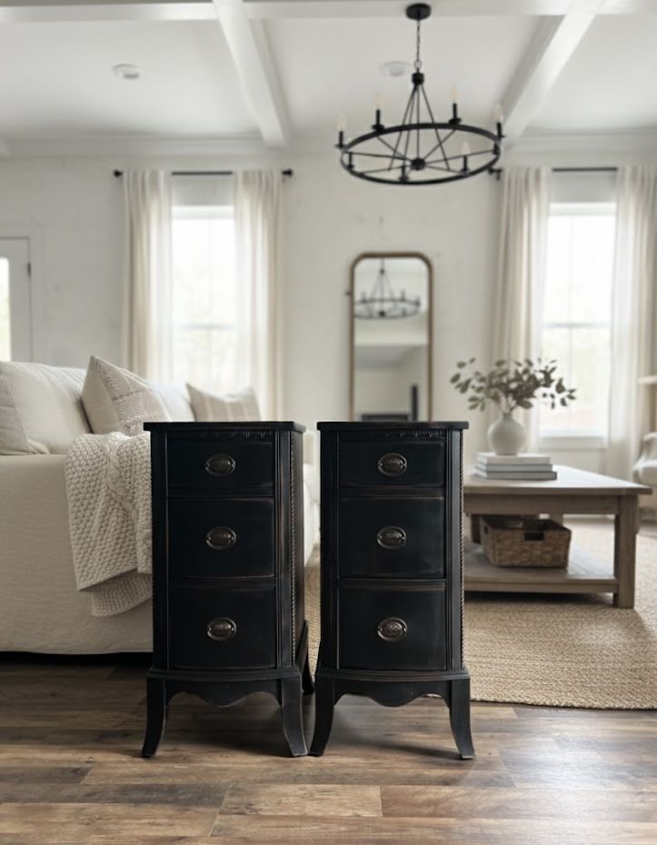 Hickory Co nightstand/endtable pair 
