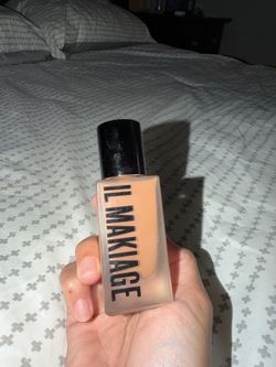 IL MAKIAGE SHADE 150 NEVER USED