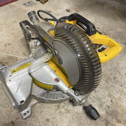 DEWALT 15 Amp Corded 10 in. Compound Single Bevel Miter Saw